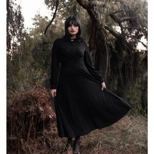 Lively Ghosts Manorwood Deess- medium nwt